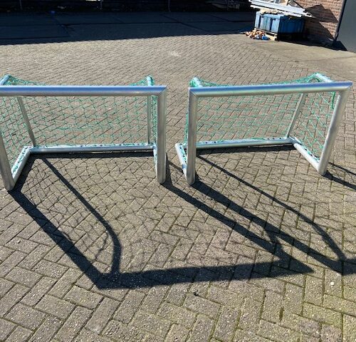 Lichte transportschade. Verder 100% in orde. Mini voetbaldoeltjes 1.2 x 0.8m uit het topsegment!. De ultieme duurzaamheid.
