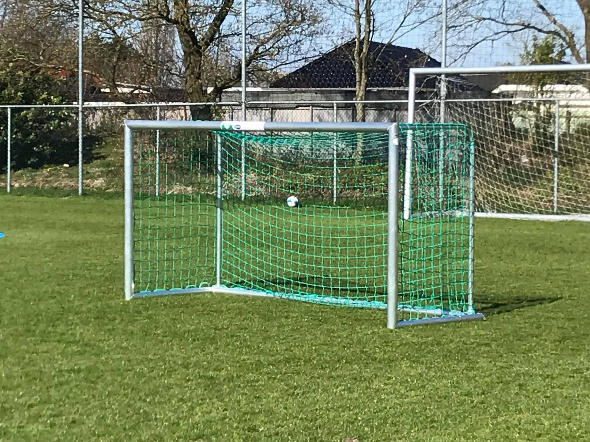 Voetbaldoeltjes model KD-PRO 9 Voetbaldoelen voor een bijzonder scherpe prijs. Voetbaldoel KD-Pro