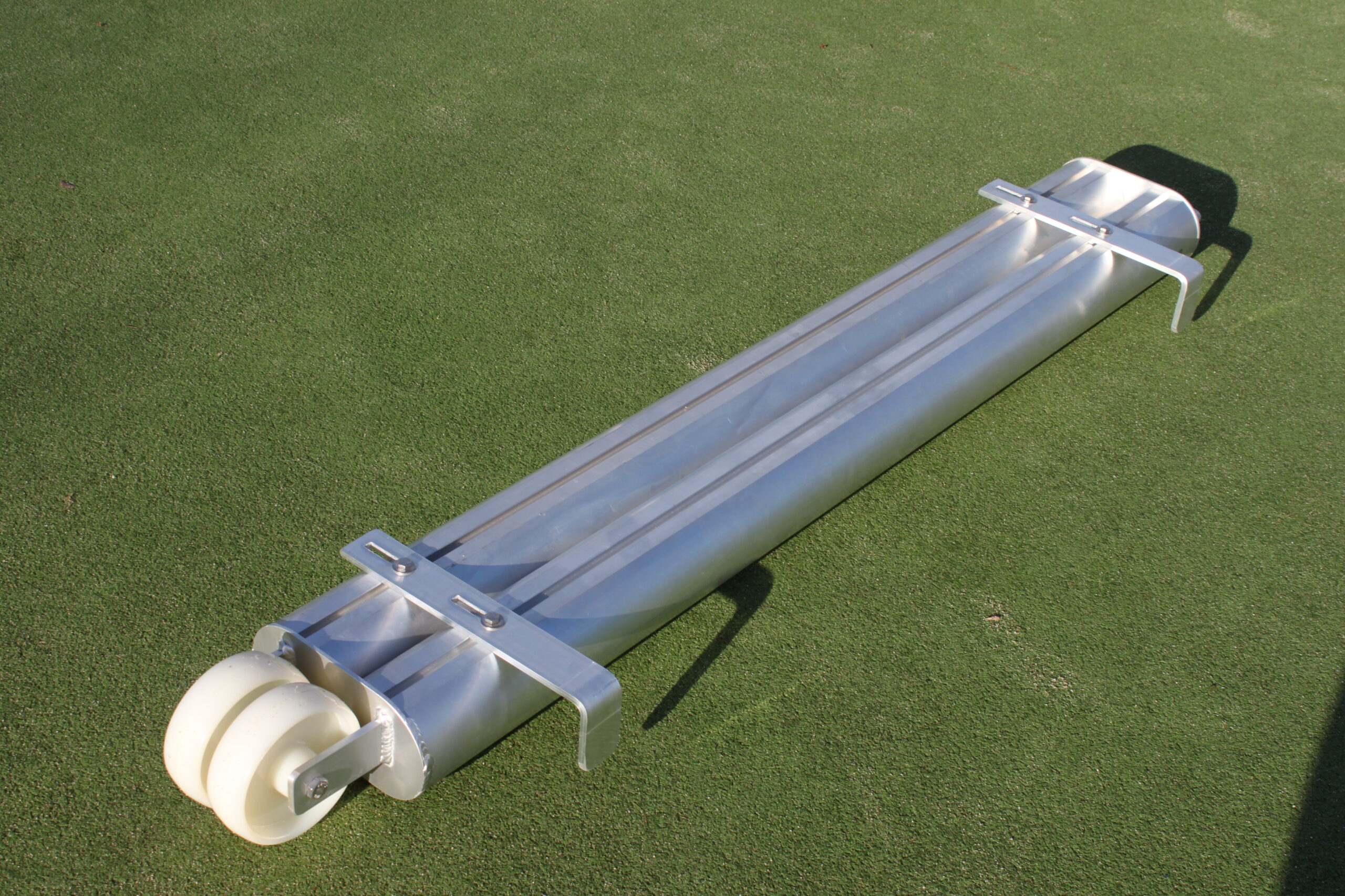 Verrolbare voetbaldoel verzwaring 1 Universele voetbaldoel -verzwaring met wielen. Geschikt voor alle voetbaldoelen. Gewicht c.a. 40kG.