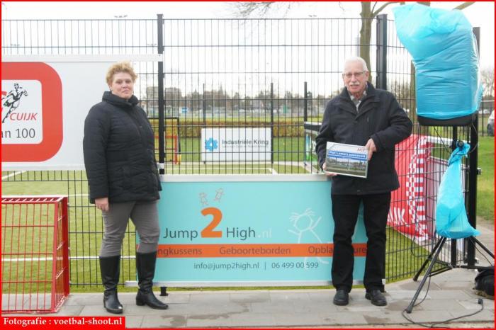 Reclame-ophangsysteem Pro 31 Onze reclame ophangrails op een door ons geplaatst pannaveld bij CSV Cuijk