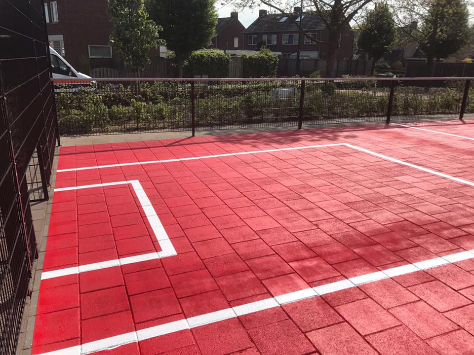 Sportvloercoating 11 Vloercoating op een tegelvloer