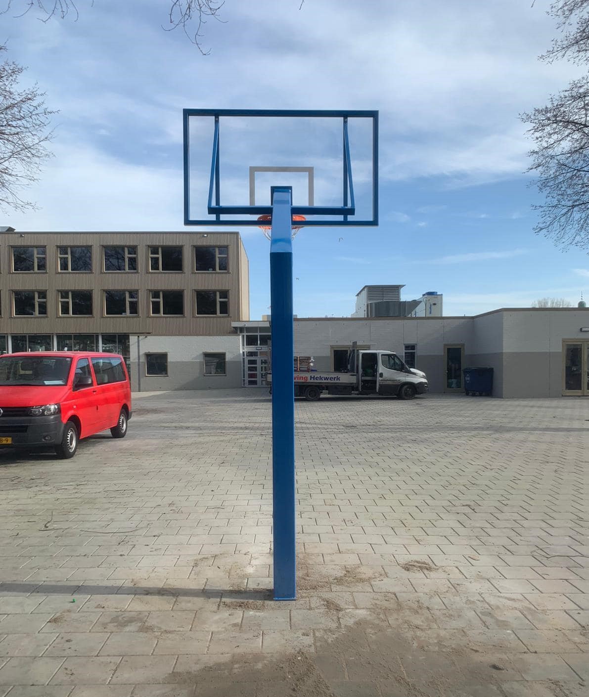 Basketbalpaal PROFI-outdoor 38 Basketbalpalen model Profi. De ultieme outdoor basketbalpaal voor thuis, schoolpleinen en sportparken – gemaakt van robuust en duurzaam materiaal voor jarenlang speelplezier!