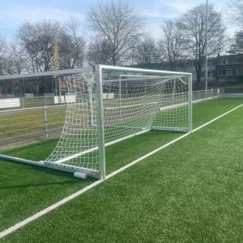 Wegdraaibaar jeugd voetbaldoel: JVD165 17 5x2m wegdraai voetbaldoel. In veel gevalleen de ideale oplossing.