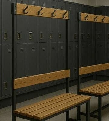 Onze nieuwe kleedkamerbank. Met kledinghaken om makkelijk kleding kwijt te kunnen.