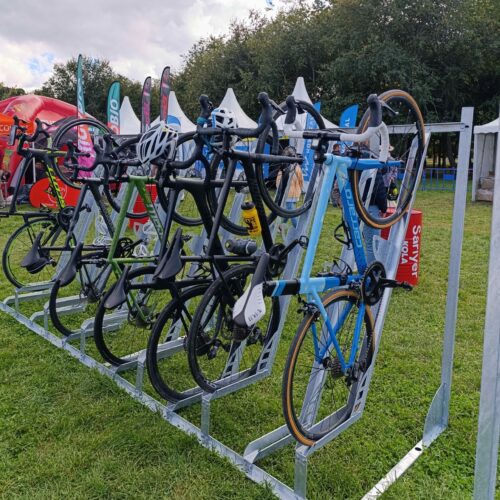 Vertirack biedt slimme verticale fietsopslag voor bedrijven, VvE’s en publiek gebruik. Duurzaam staal, modulair en uitbreidbaar.